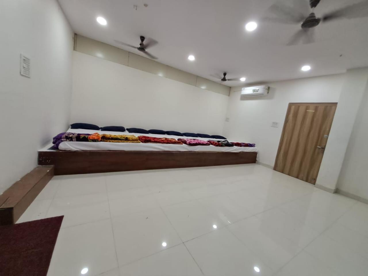 Shree Sawariya Yatri Grah Hotell Ujjain Exteriör bild